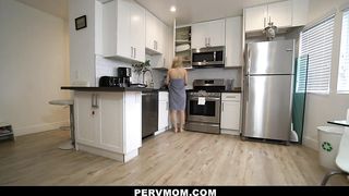 My Stepmom Let Me Eat Her Pussy