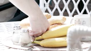 Good Service - Mia Split & Sofi Smile