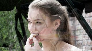 Good Service - Mia Split & Sofi Smile