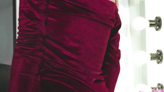 Undressing 2 - Crystal Maiden