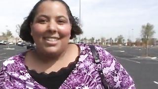 Hefty Taylor Spreads For a Cock