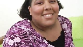 Hefty Taylor Spreads For a Cock